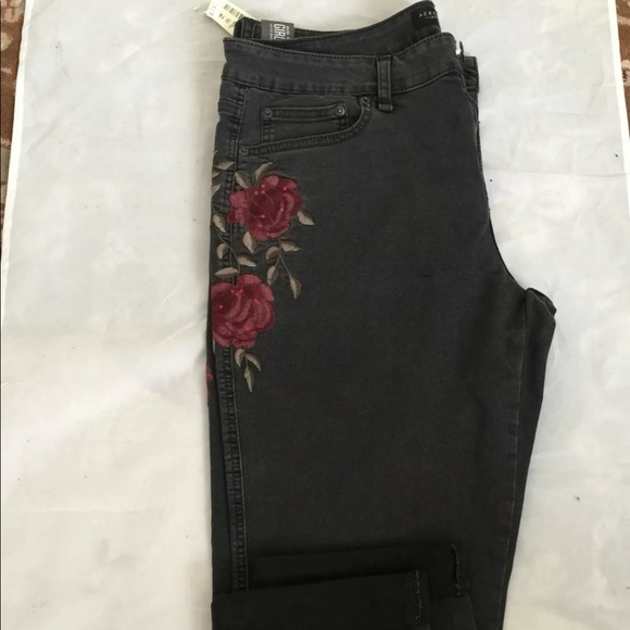 Aeropostale Girlfriend Relax Slim Fit Jean - Picture 1 of 8